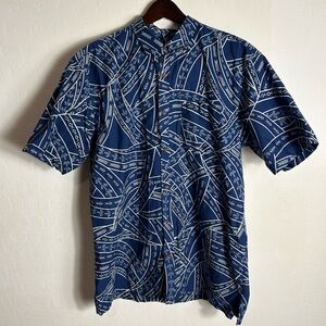 Men's Blue and White Patterned Casual Shirt aloha style